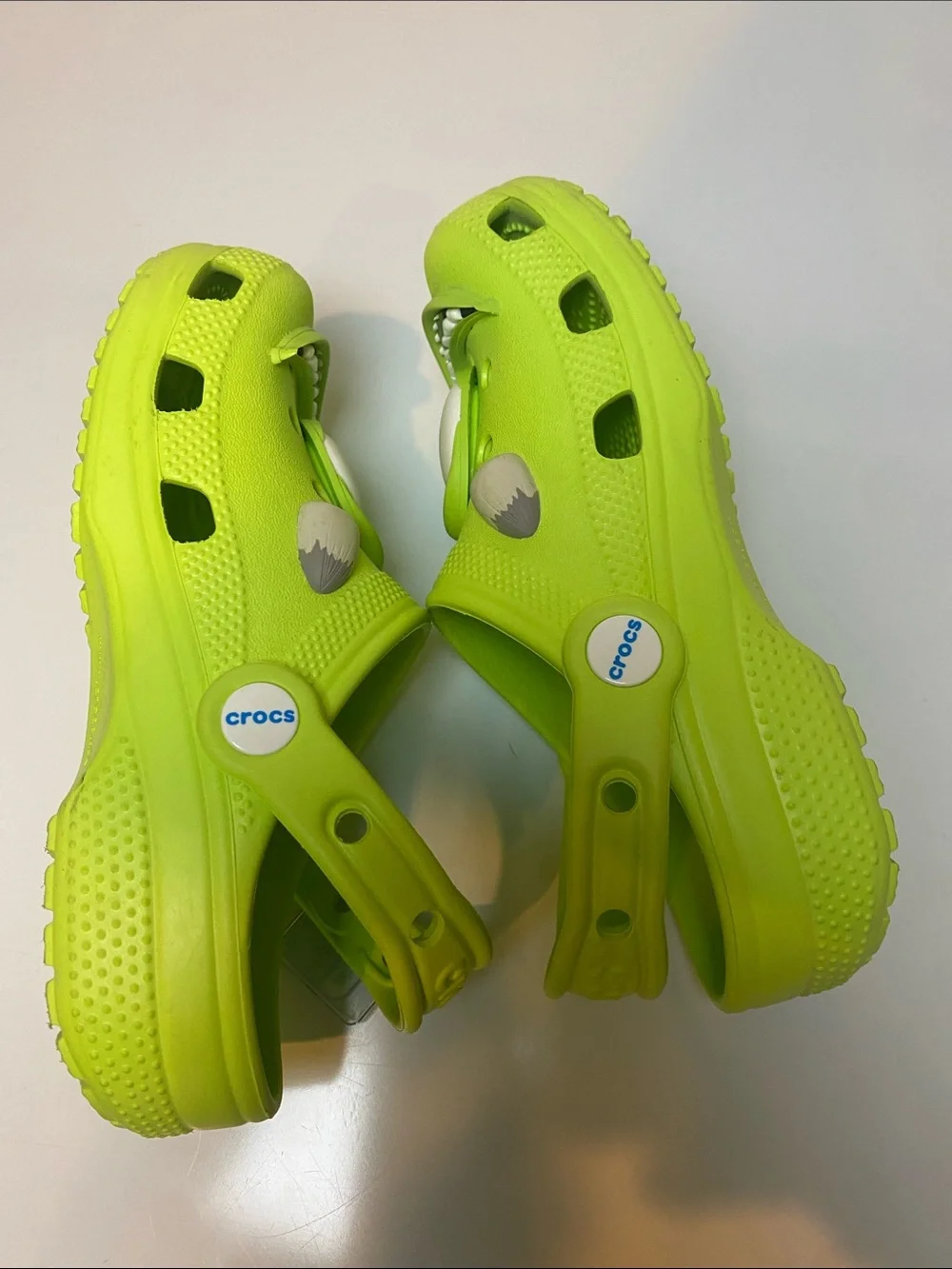 Crocs Mike Wazowski Classic Clog Kids 1 Lime Green Disney Pixar Monsters Inc